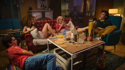 Issız Bir Adaya Düşsen Yanına Kimi Alırdın izle