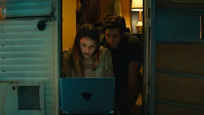 Sun Dogs izle