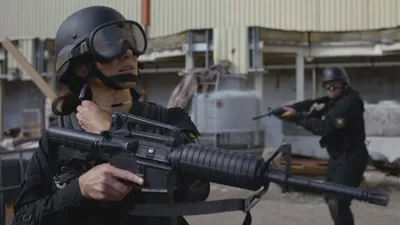 SWAT Kuşatma Altında izle