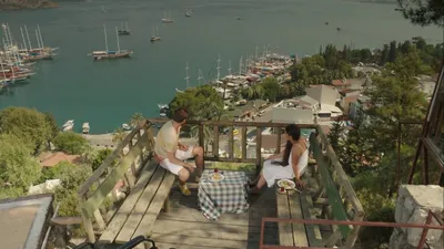 Bambaşka Başka Bir Aşk Hikayesi izle