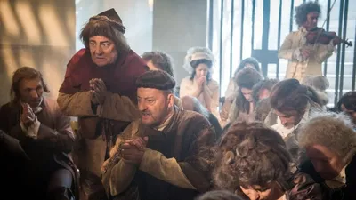 Çılgın Ziyaretçiler 3 İhtilal izle