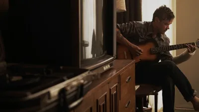 Hard Luck Love Song izle