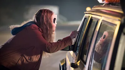 Ziyaretçiler Gece Avı izle