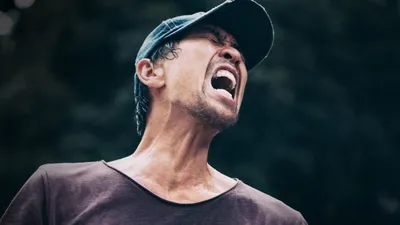 Hovering Blade izle