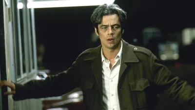 Silahların Gölgesinde izle