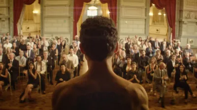 Derisini Satan Adam izle