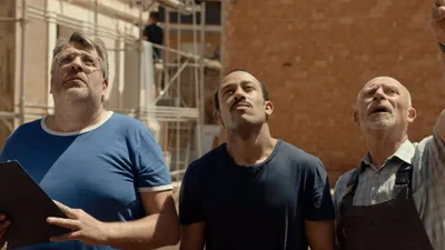 Üç Usta ve Aykırı Dünyalar - Sis dies corrents izle
