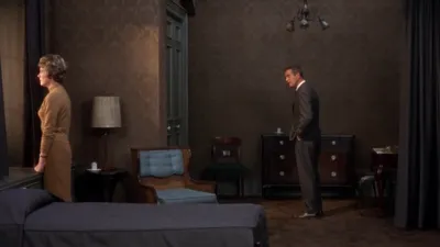 Esrar Perdesi izle