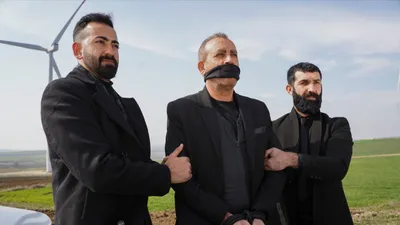 Üçlü Pürüz izle