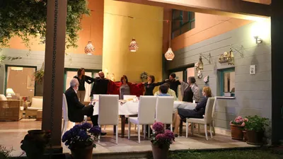 Yemekteydik ve Karar Verdim izle